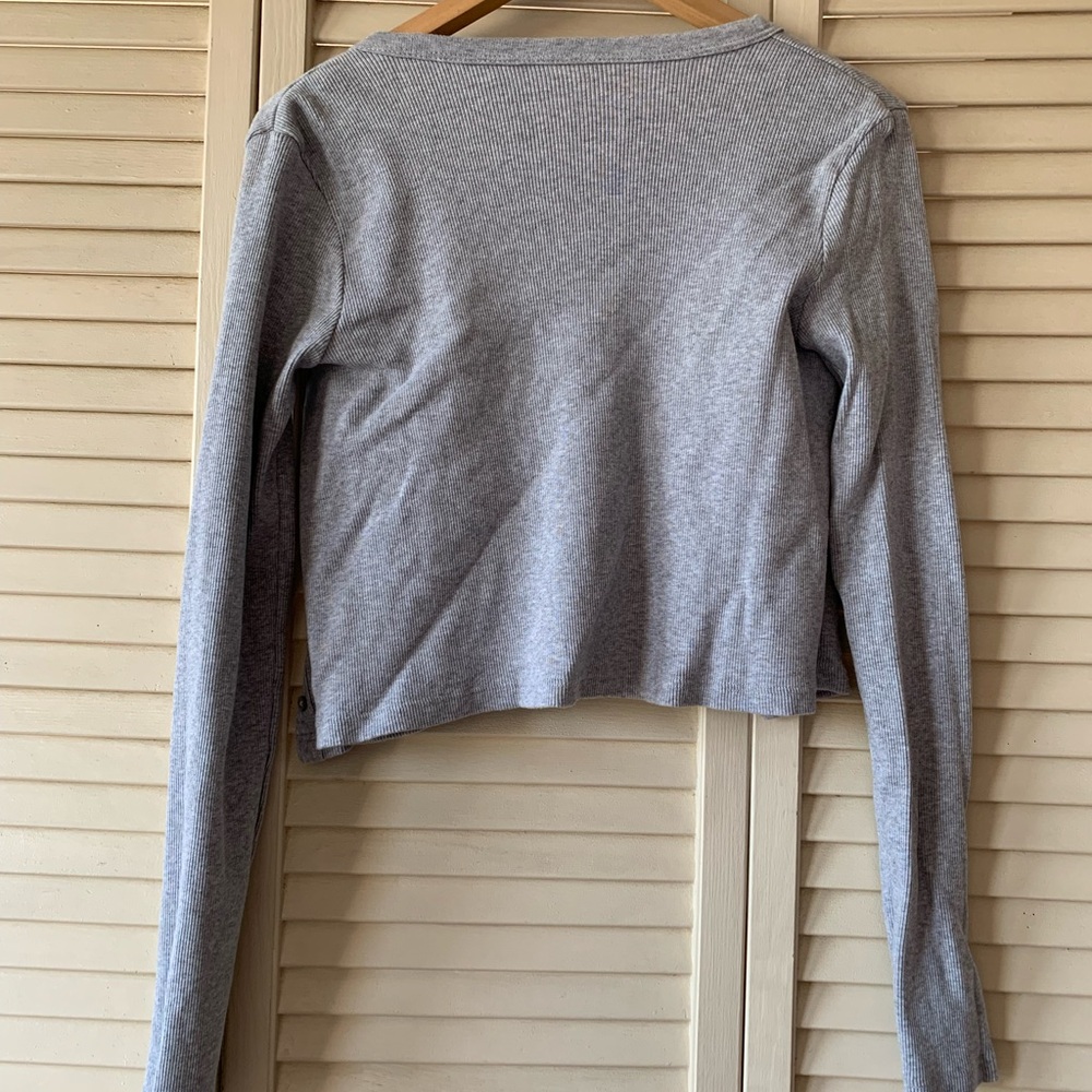 Brandy Melville Light Gray Ribbed Tee - Picture 3 of 4